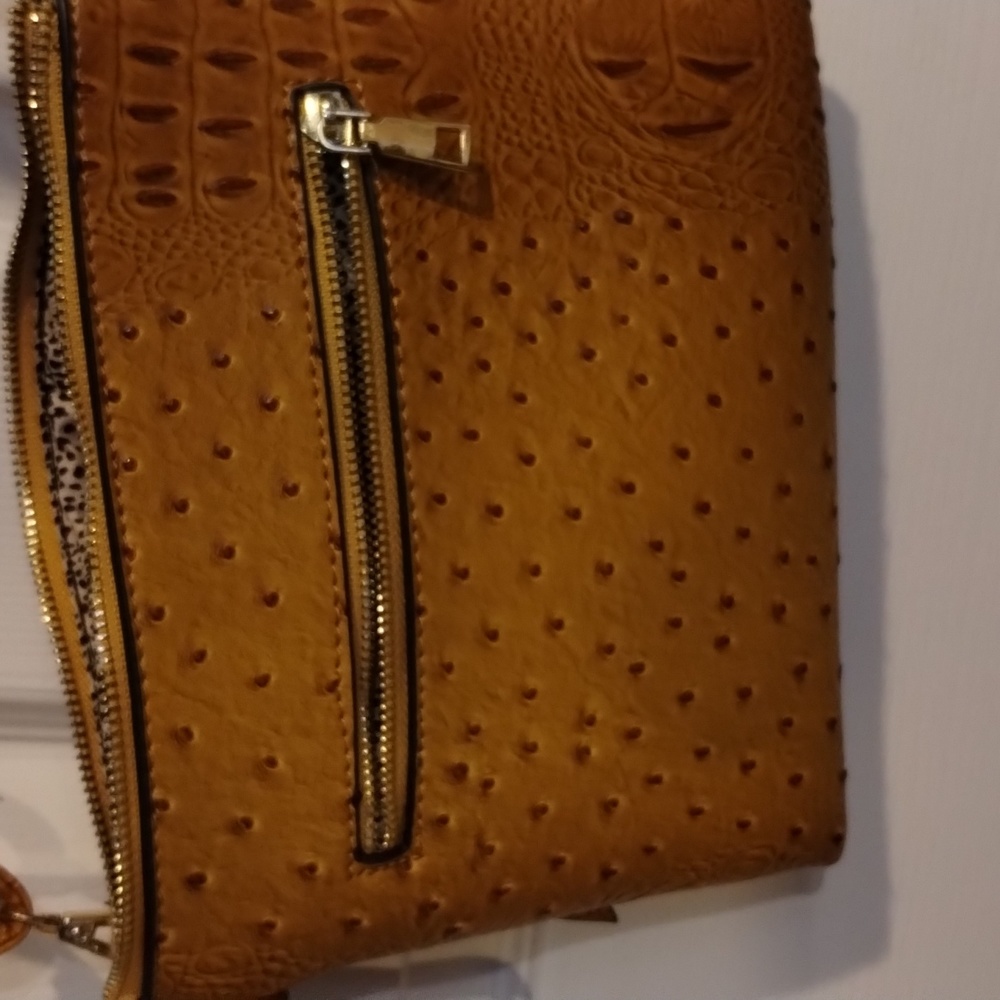 Purses - Picture 2 of 8